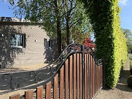 Cozy Chalet With Pond, Malmedy