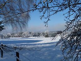 Cozy Chalet With Pond, Malmedy