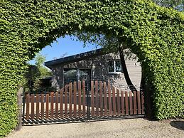 Cozy Chalet With Pond, Malmedy