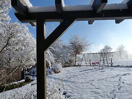 Cozy Chalet With Pond, Malmedy