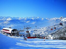 Spacious Chalet near Forest