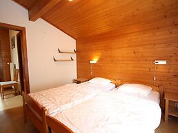 Spacious Chalet near Forest