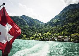 Glacier Views & Ski Trails