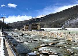 Glacier Views & Ski Trails