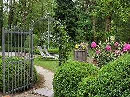 Delightful Chalet in Opglabbeek near Lake
