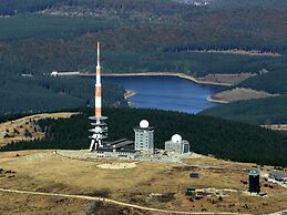 Home With Lots of Light and a Great View