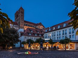 Home With Lots of Light and a Great View