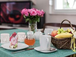 Home With Lots of Light and a Great View