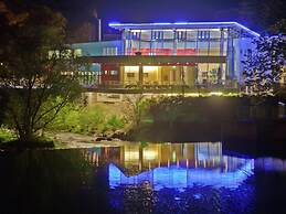 Home With Lots of Light and a Great View