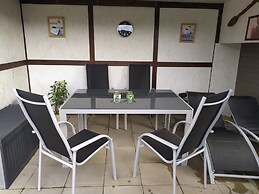 Ferienhaus am Hennesee mit Terrasse