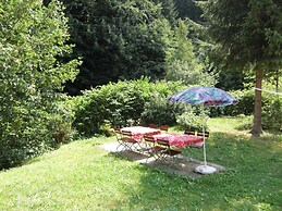 Spacious Stay Near Trails