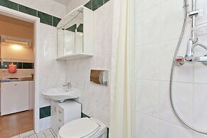 Spacious Stay Near Trails