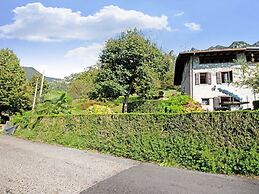 Apartment With Private Garden