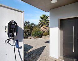 Alluring Villa in Salir de Matos near Coast