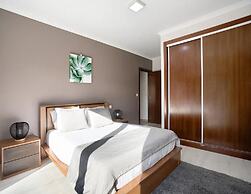 Alluring Villa in Salir de Matos near Coast