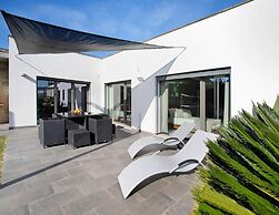 Alluring Villa in Salir de Matos near Coast