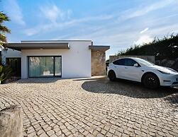 Alluring Villa in Salir de Matos near Coast