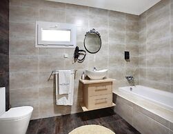 Alluring Villa in Salir de Matos near Coast