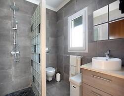 Alluring Villa in Salir de Matos near Coast