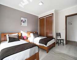 Alluring Villa in Salir de Matos near Coast