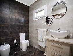 Alluring Villa in Salir de Matos near Coast