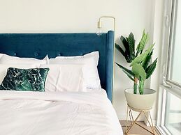 Luxury 2Bed 2Bath Corner Condo