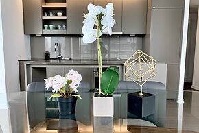 Luxury 2Bed 2Bath Corner Condo