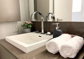 Luxury 2Bed 2Bath Corner Condo