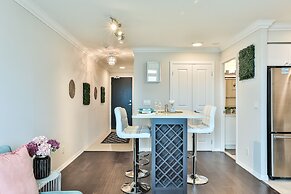 Lively Urban Condo in Old Toronto