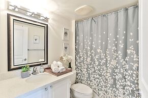 Lively Urban Condo in Old Toronto