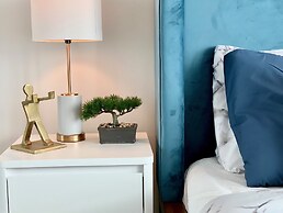 Lively Urban Condo in Old Toronto