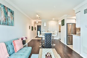 Lively Urban Condo in Old Toronto