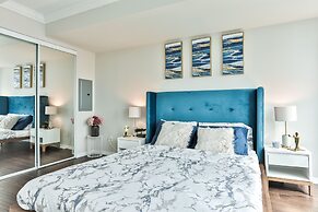 Lively Urban Condo in Old Toronto