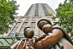 Lively Urban Condo in Old Toronto