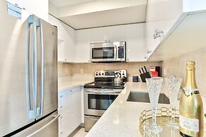 Lively Urban Condo in Old Toronto