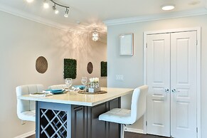 Lively Urban Condo in Old Toronto