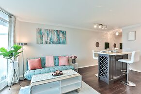 Lively Urban Condo in Old Toronto