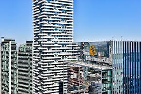 Brilliant High-Rise 2 Bed and Parking