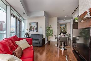 Panoramic 2 Bed CN Tower View parking