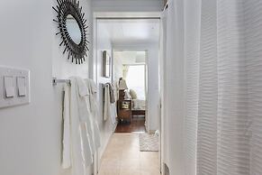 Panoramic 2 Bed CN Tower View parking