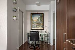 Panoramic 2 Bed CN Tower View parking