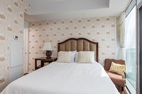 Panoramic 2 Bed CN Tower View parking