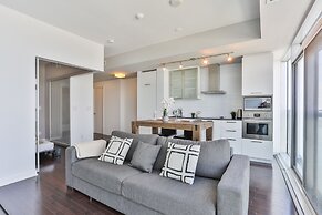 Luxury Lakeview Skyscraper by CN Tower