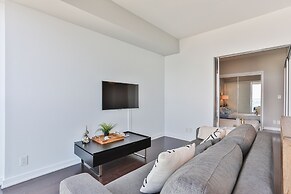 Luxury Lakeview Skyscraper by CN Tower