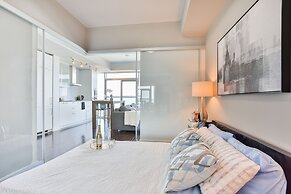 Luxury Lakeview Skyscraper by CN Tower