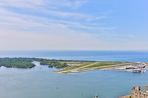 Luxury Lakeview Skyscraper by CN Tower