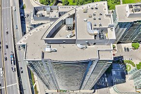 Luxury Lakeview Skyscraper by CN Tower