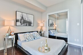 Luxury Lakeview Skyscraper by CN Tower