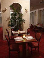Victoria Hotel