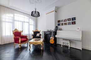 Sézane's Lodges: shared home - not hotel - in museum district